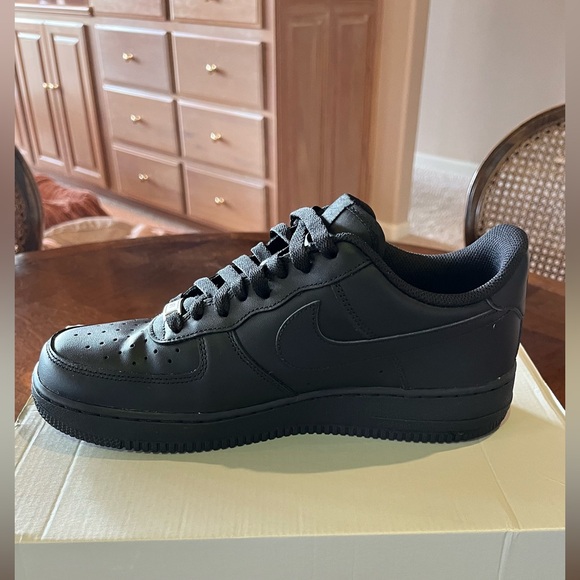 MEN'S NIKE AIR FORCE 1 LOW CASUAL SHOES - Picture 5 of 10